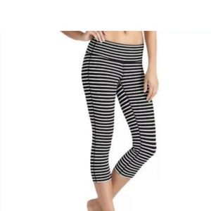 ATHLETA CHATURANGA BLACK & WHITE STRIPED LEGGINGS - M